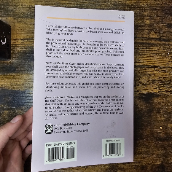 A Field Guide to Shells of the Texas Coast (Texas Monthly Field Guide Series) - Picture 3 of 3